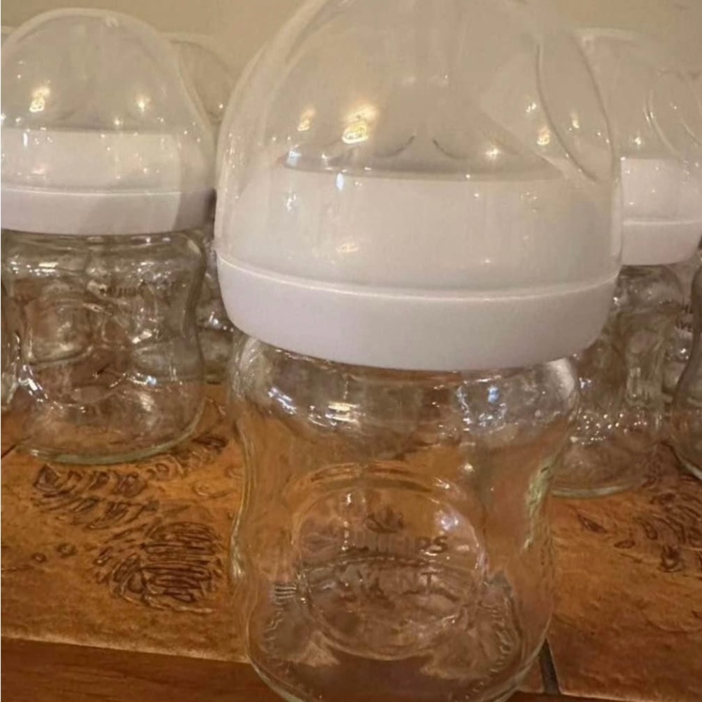 Philips Avent Baby Bottle with White Cap
